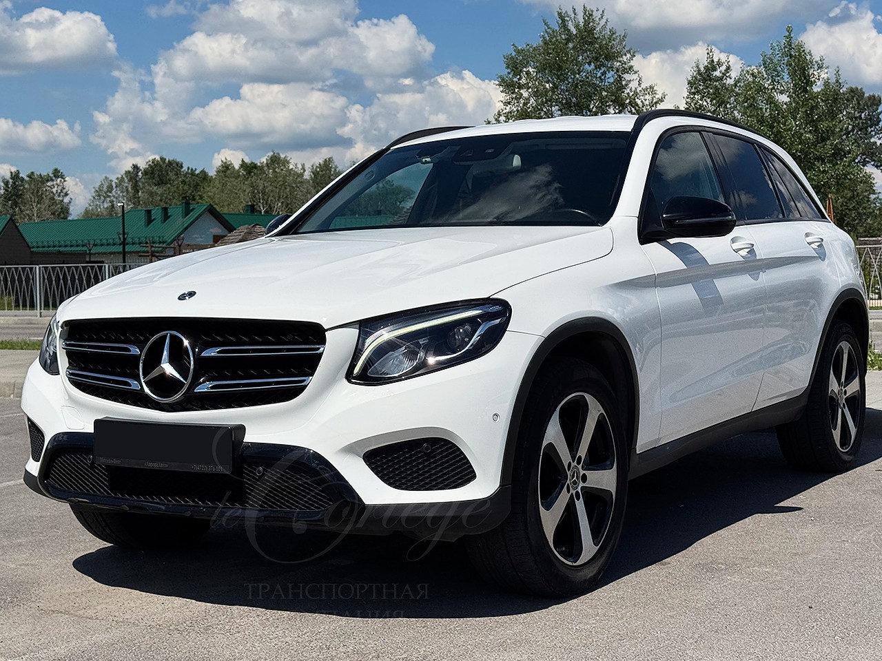 Mercedes-Benz GLC (white)