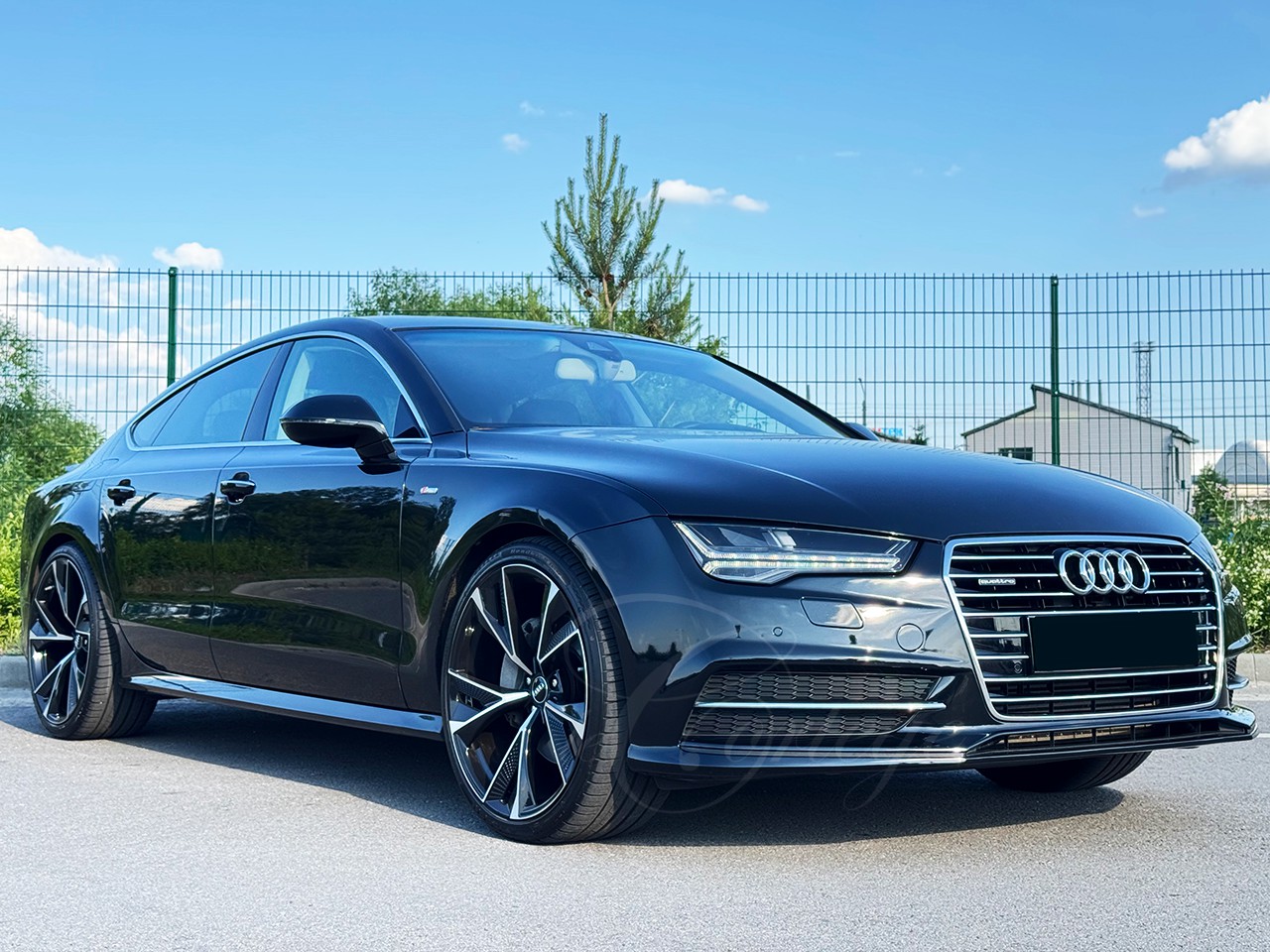 Audi A7 (black)