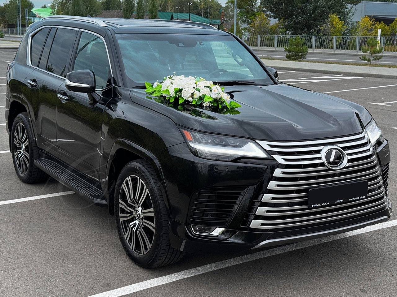 Lexus LX (black)