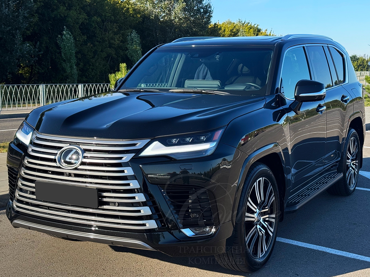Lexus LX (black)