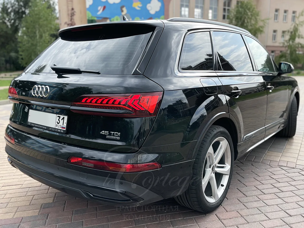Audi Q7 4M (black)