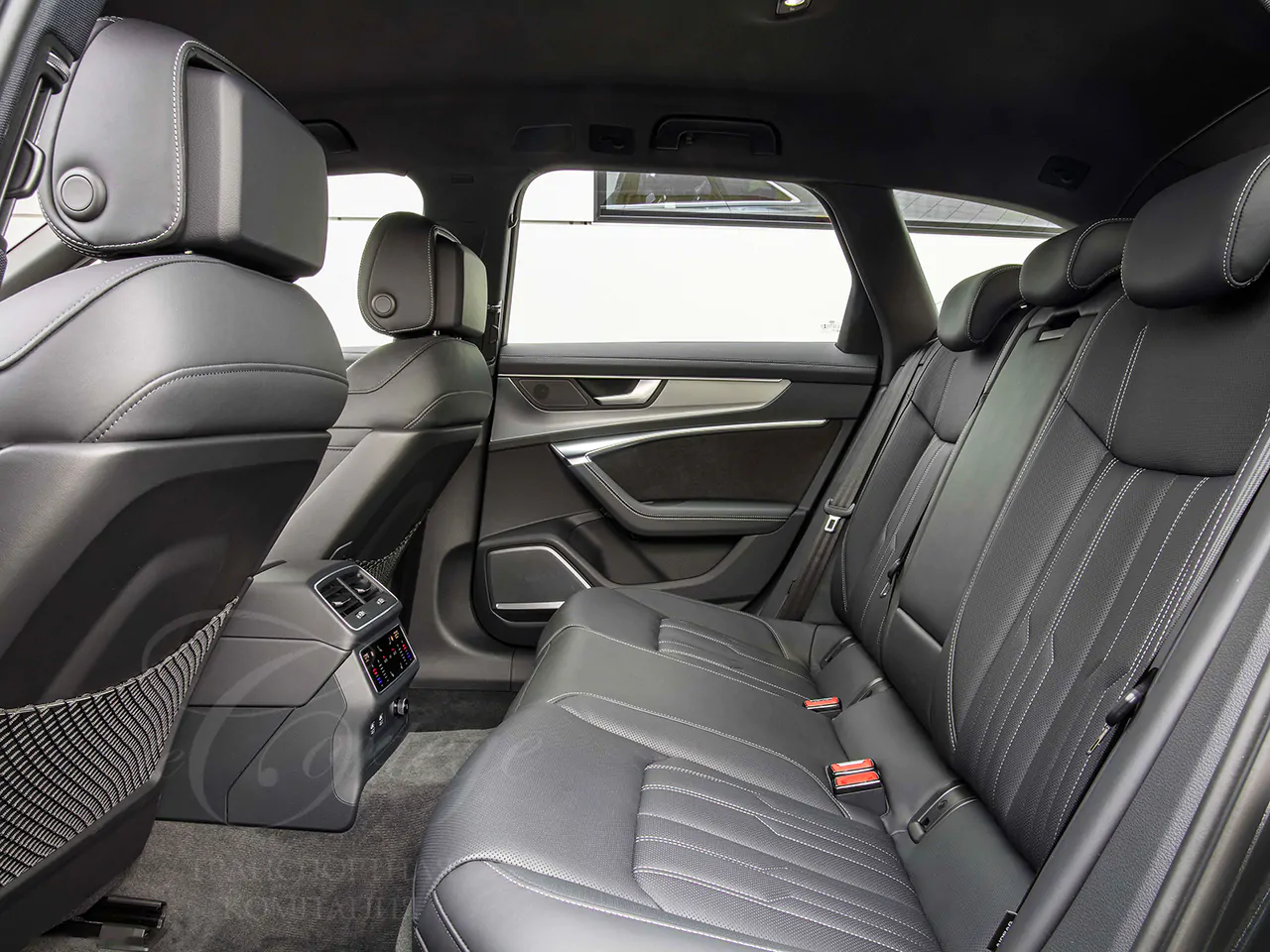 Audi Q7 4M (black)