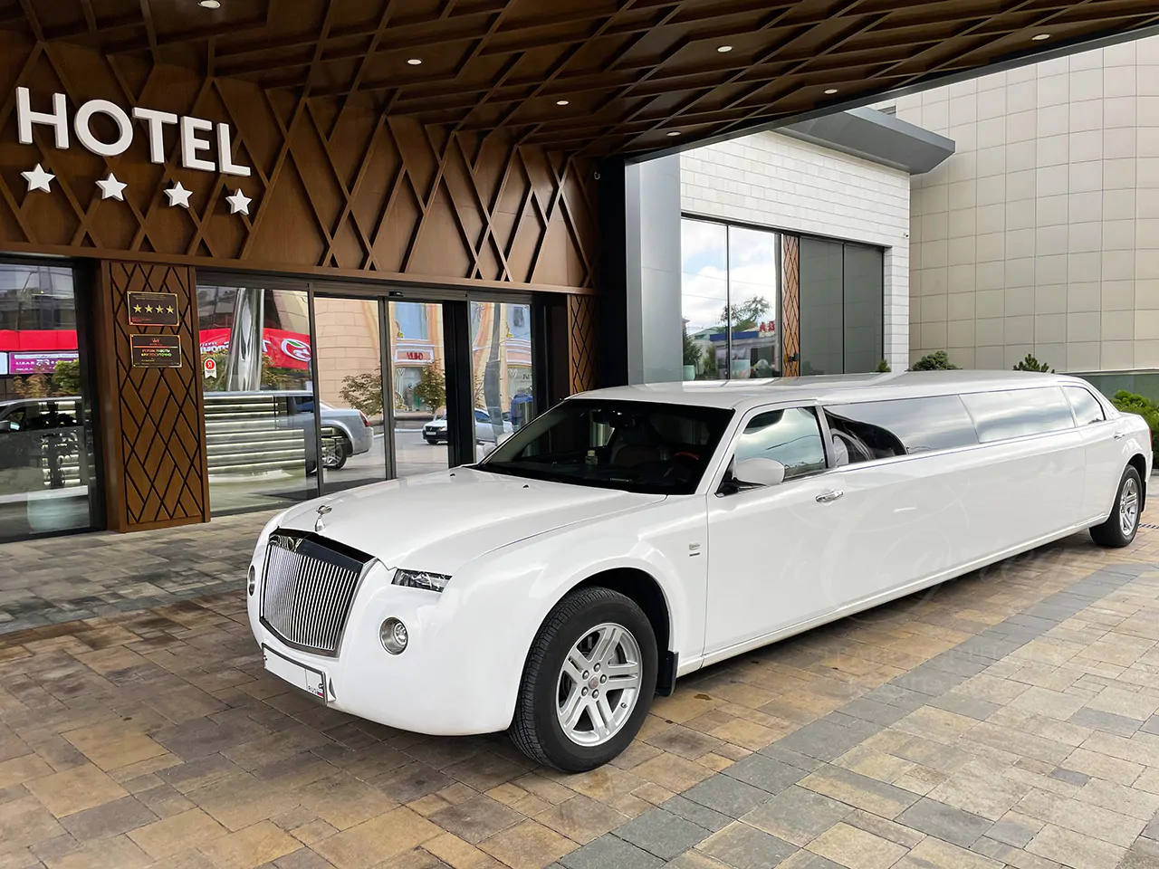 lim Rolls-Royce Phantom (white)