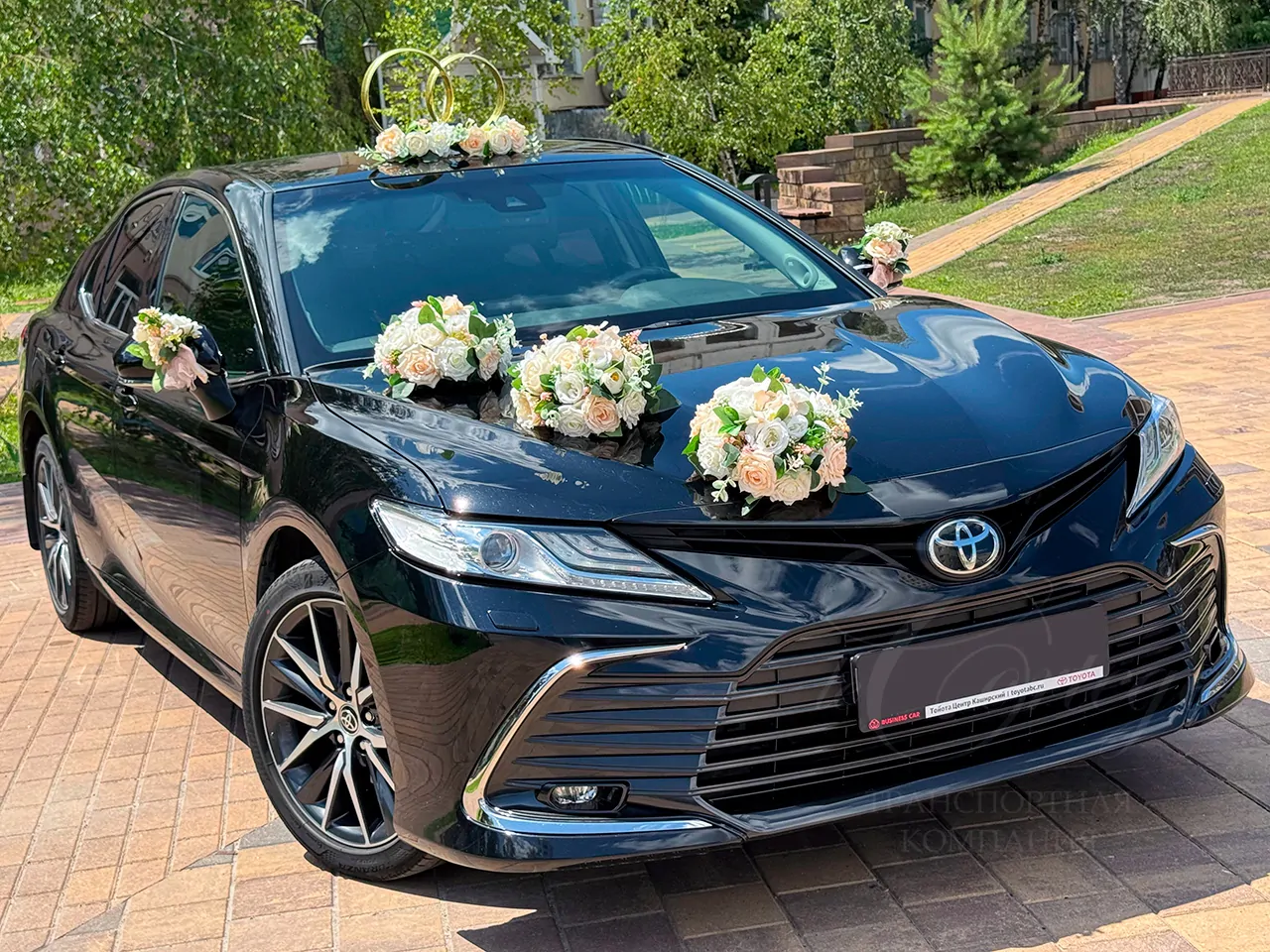 Toyota Camry (black)