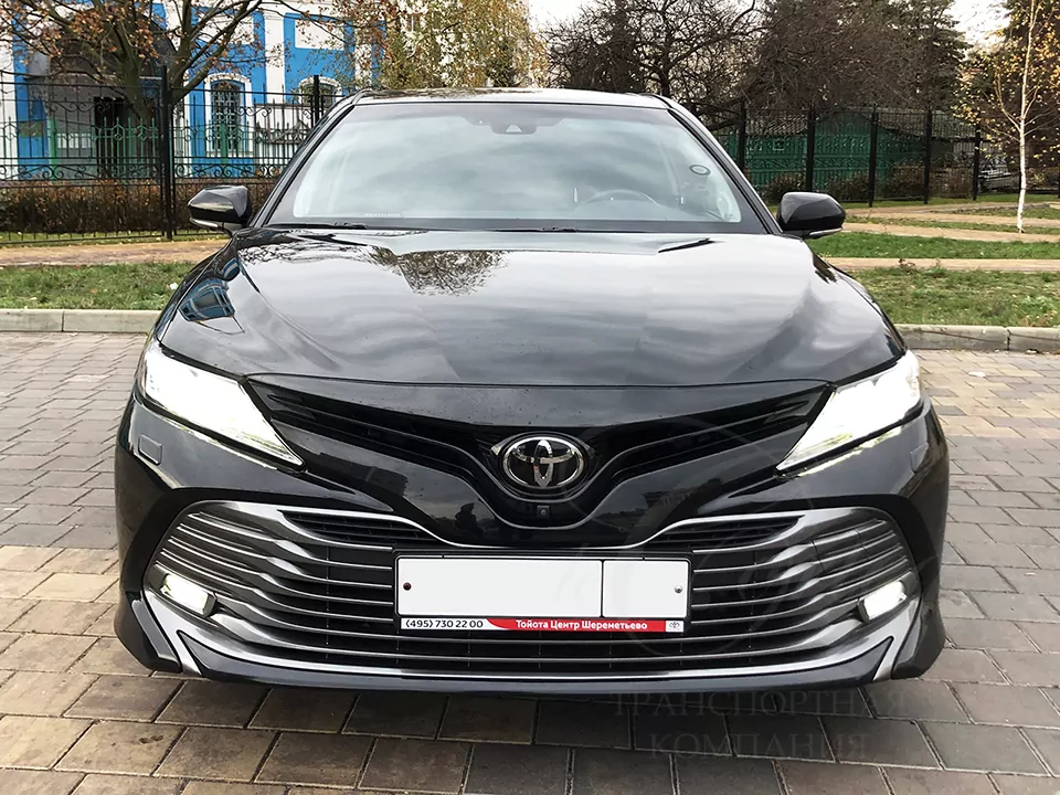 Toyota Camry (black)