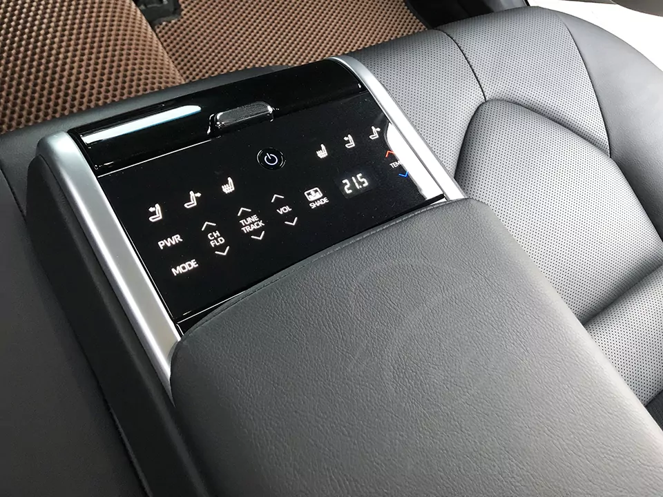 Toyota Camry (black)