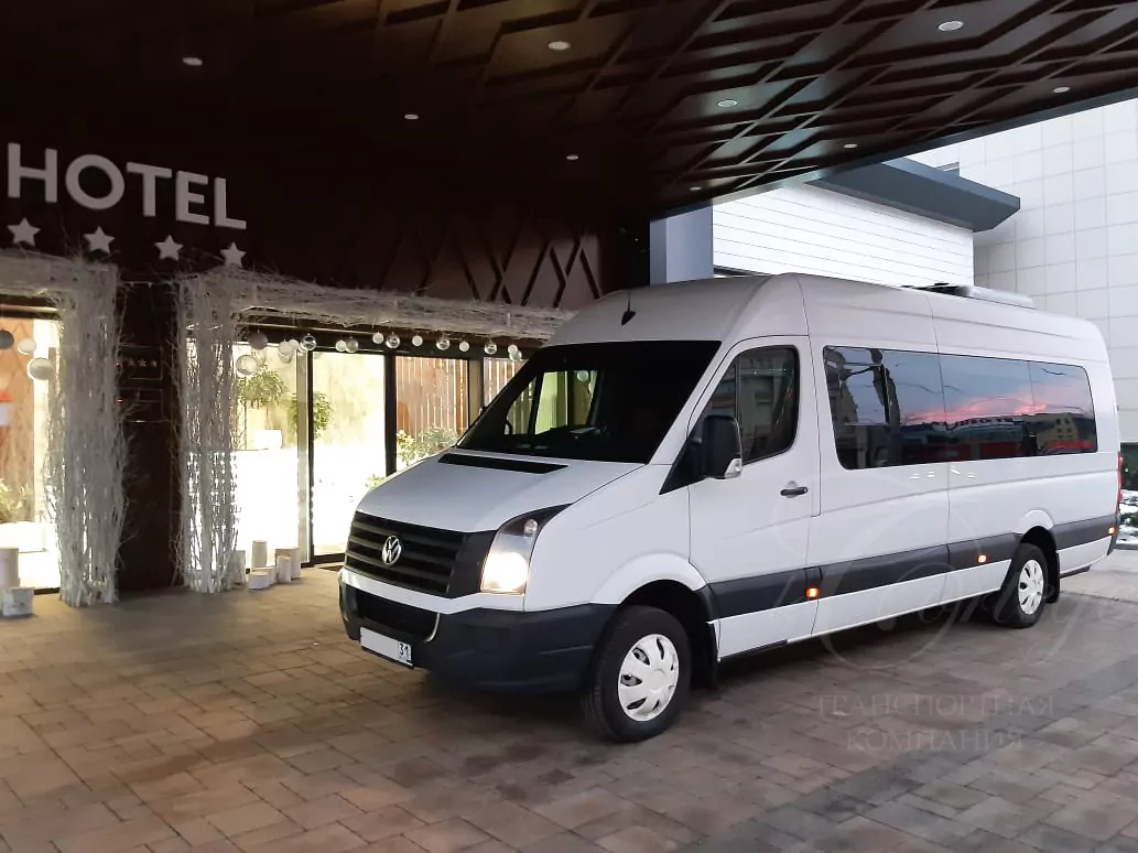 Volkswagen Crafter (white, 20 seats)