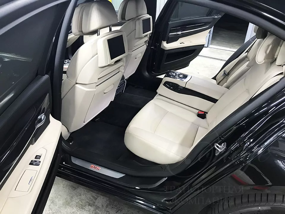 BMW-7 F02 LI (black)