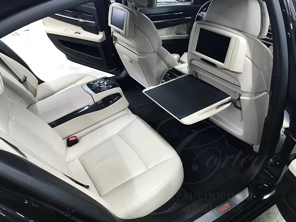 BMW-7 F02 LI (black)