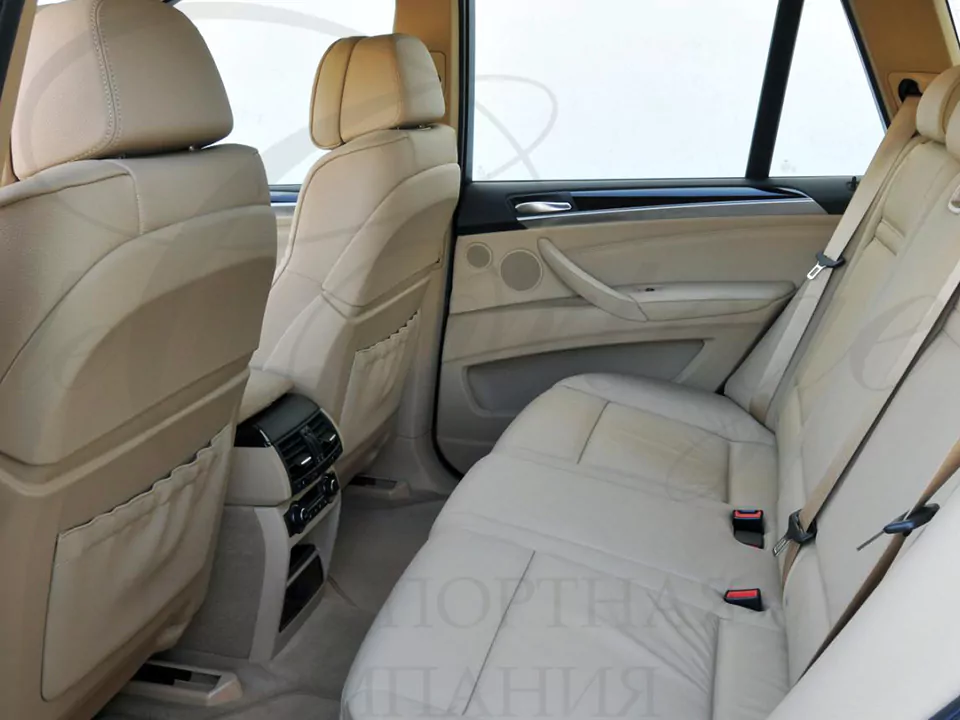 BMW X5 E70 (black)