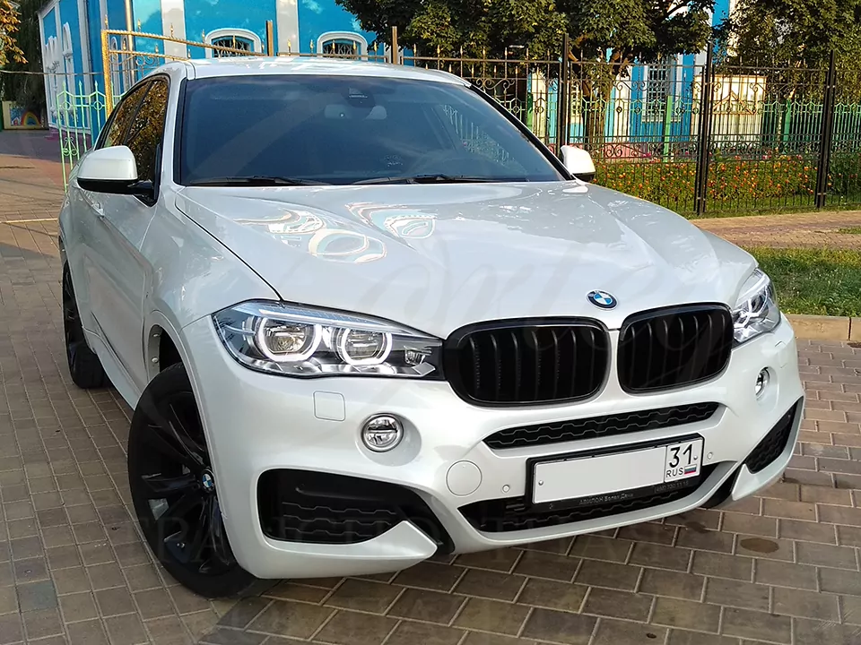 BMW X6 (white)