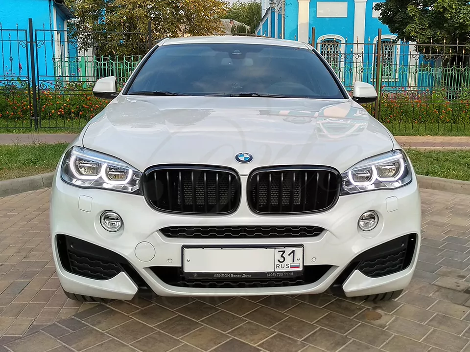 BMW X6 (white)
