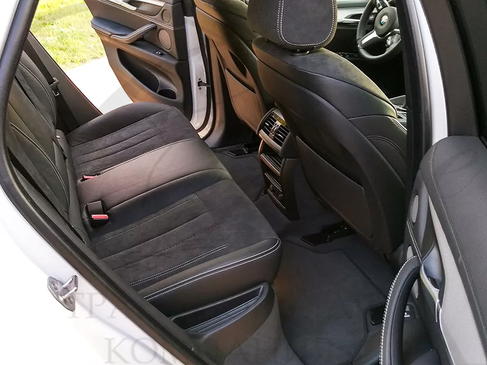 BMW X6 (white)