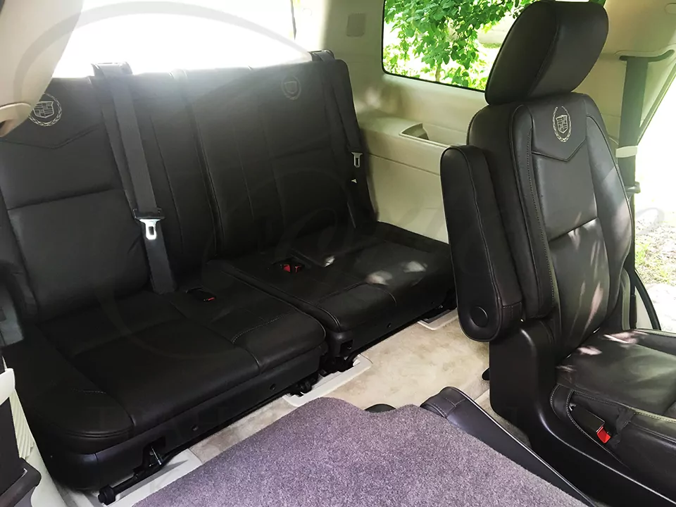Cadillac Escalade (black)