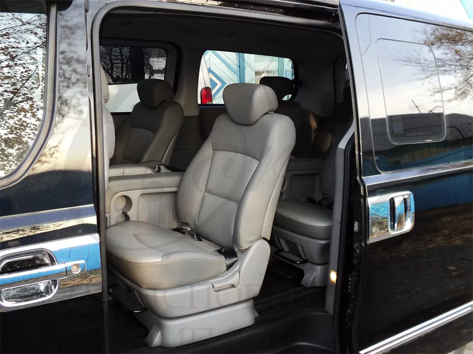 Hyundai H1 (black, 7 seats)