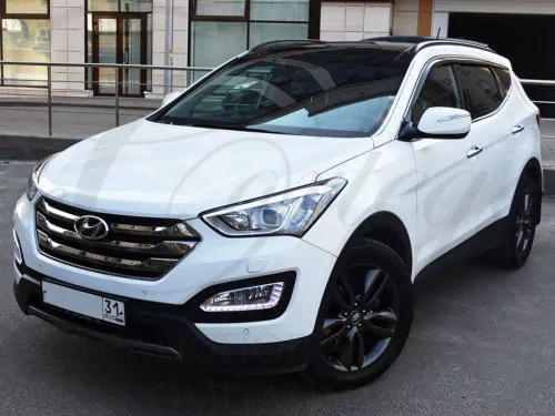 Hyundai Santa Fe (white)