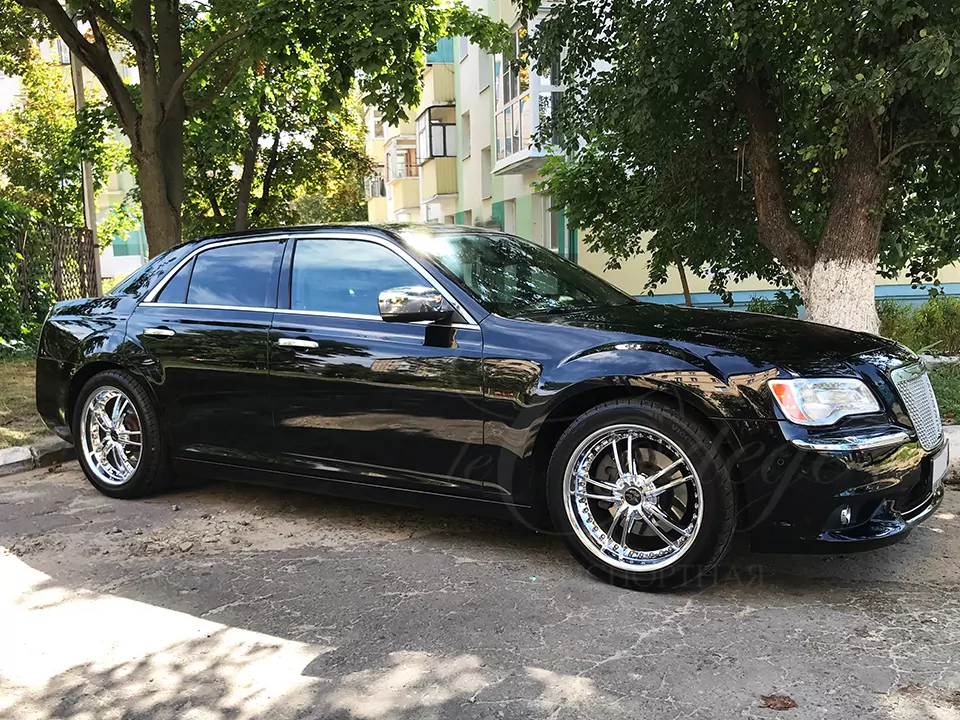 Chrysler 300C II (black)
