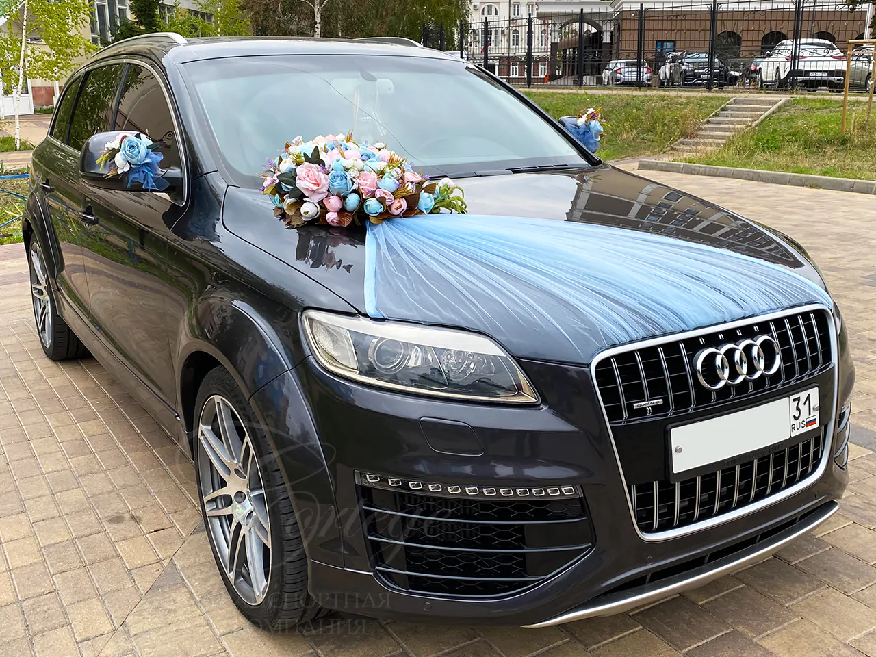 Audi Q7 (black)