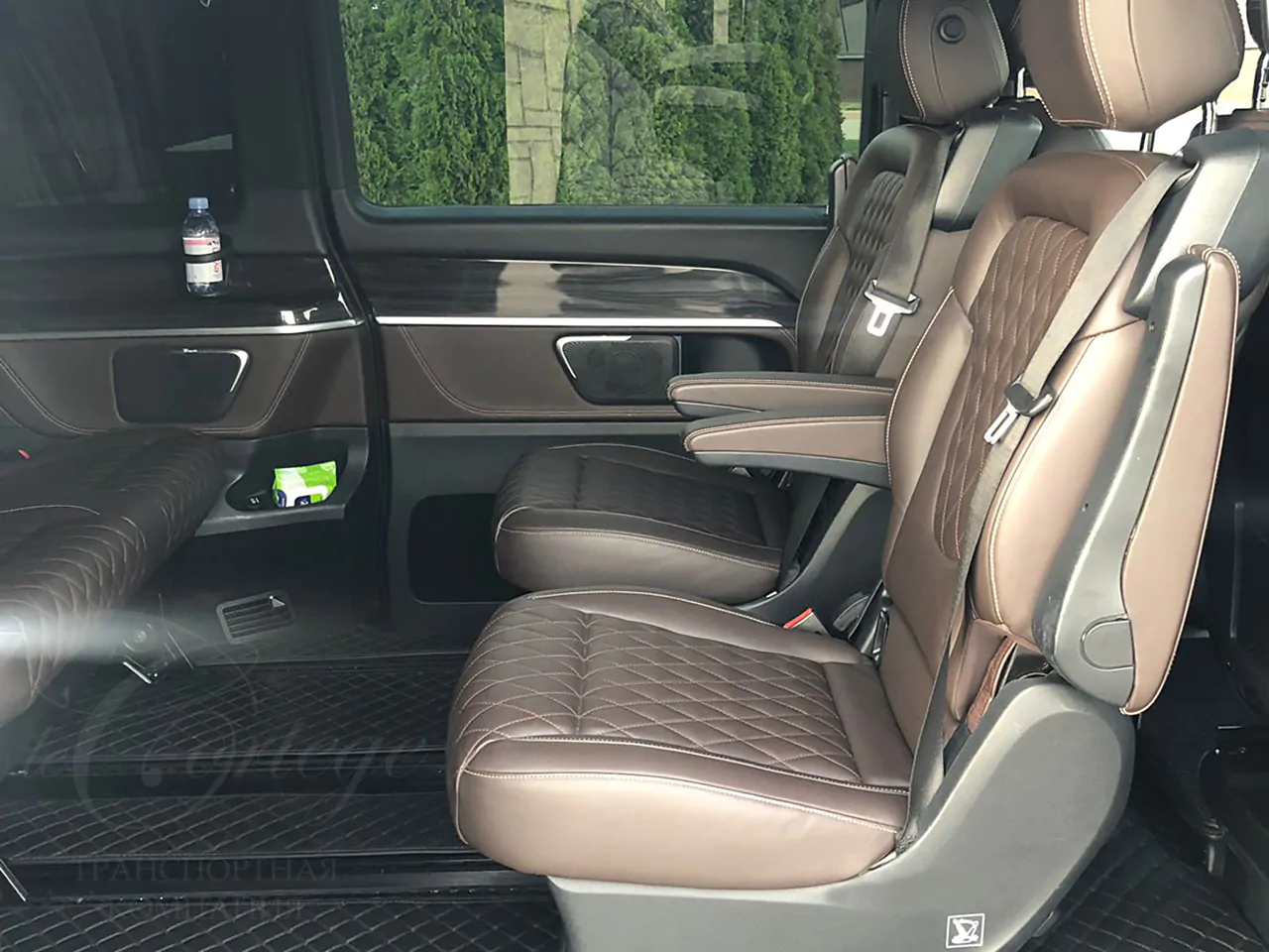 Mercedes-Benz V (brown inside)