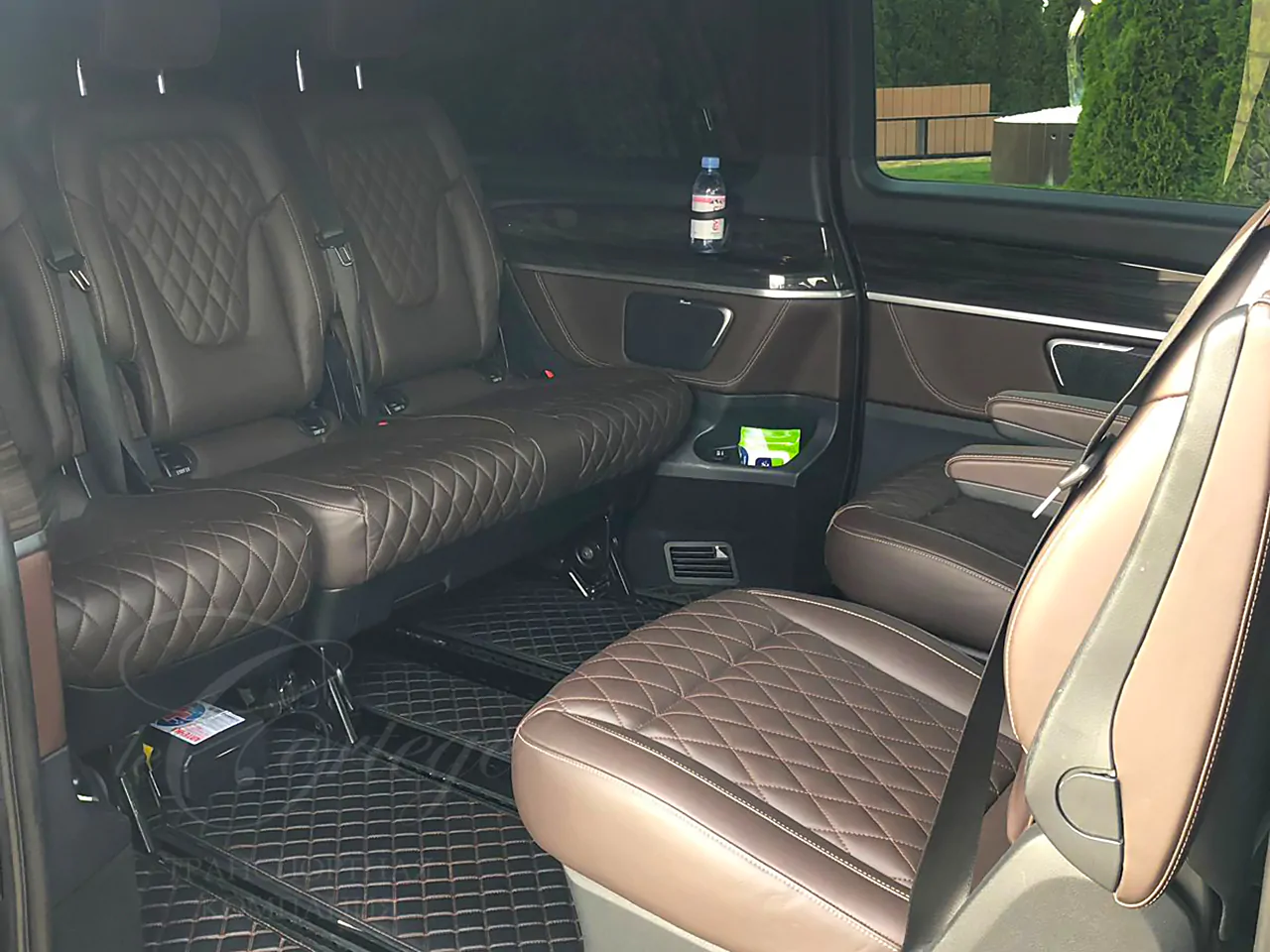 Mercedes-Benz V (brown inside)