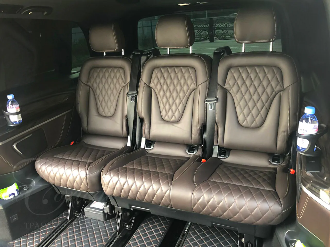Mercedes-Benz V (brown inside)