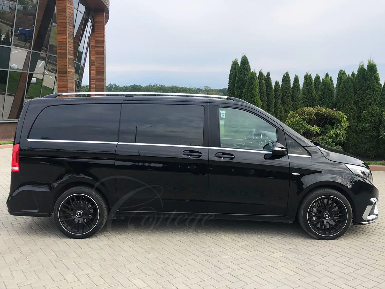 Mercedes-Benz V (brown inside)