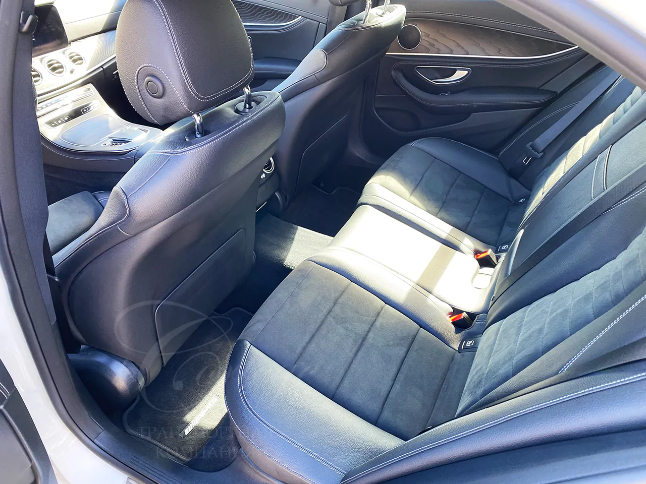 Mercedes-Benz E W213 R (white)