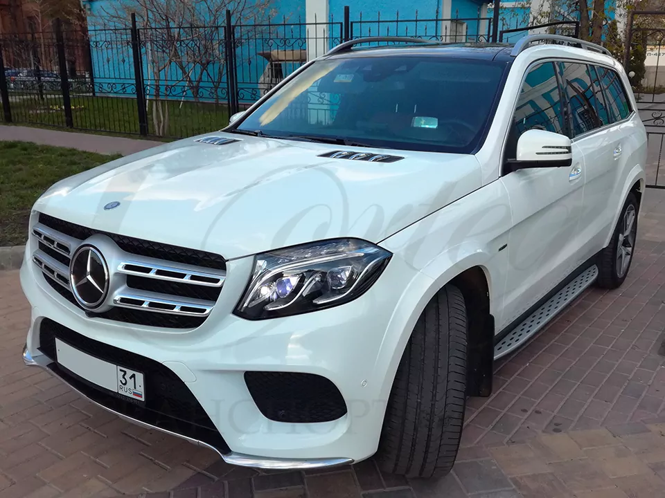 Mercedes-Benz GLS (white)