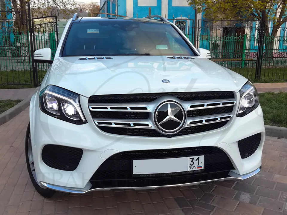 Mercedes-Benz GLS (white)