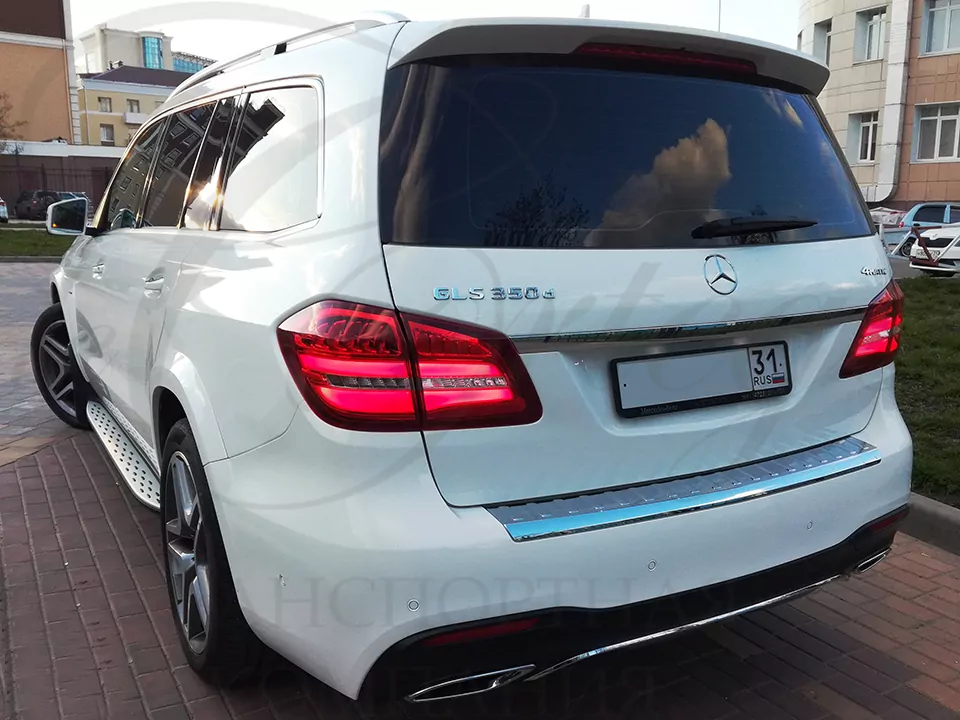 Mercedes-Benz GLS (white)