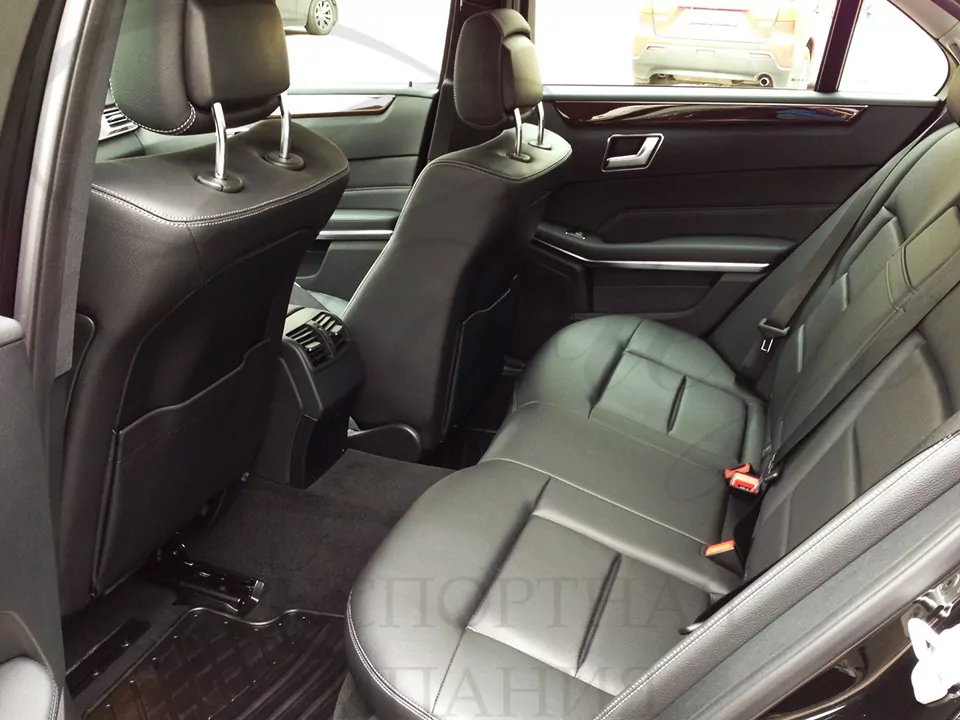 Mercedes-Benz E W212R (black)