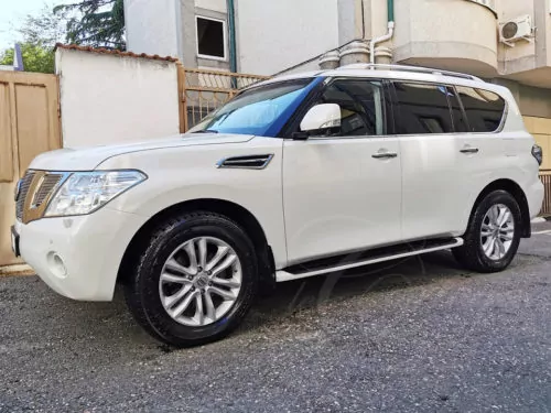 Nissan Patrol (white)