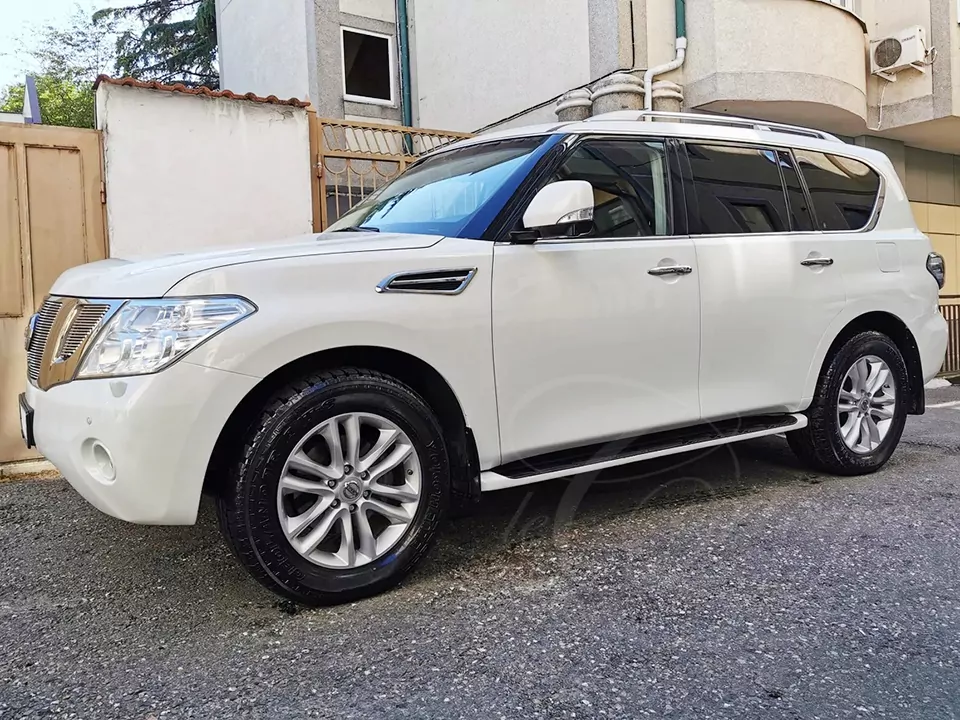 Nissan Patrol (white)