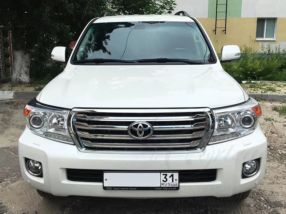 Toyota Land Cruiser (white)