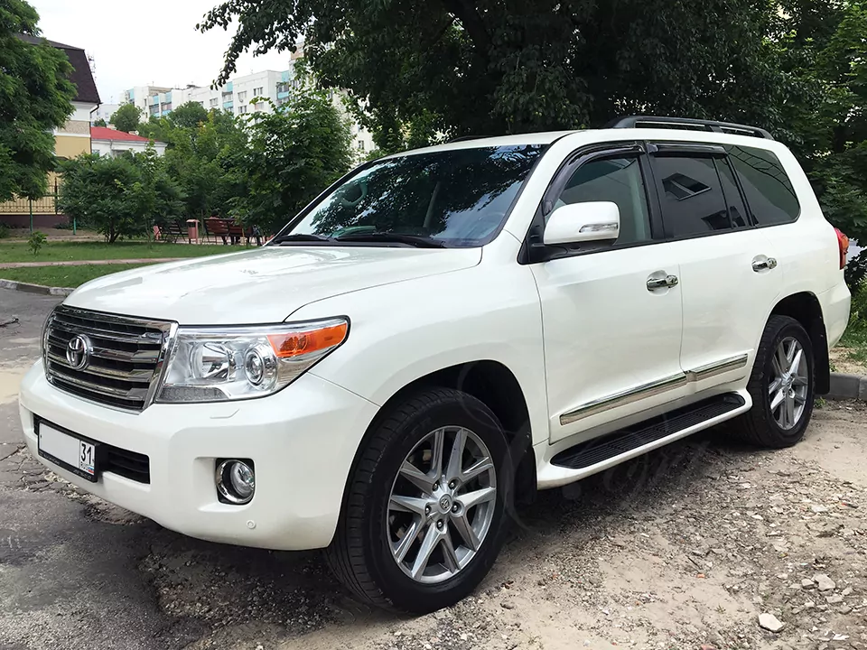 Toyota Land Cruiser (white)
