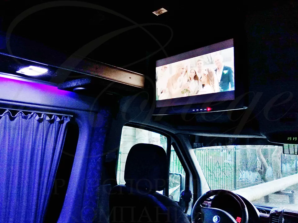 Volkswagen Crafter (white, 13 seats)