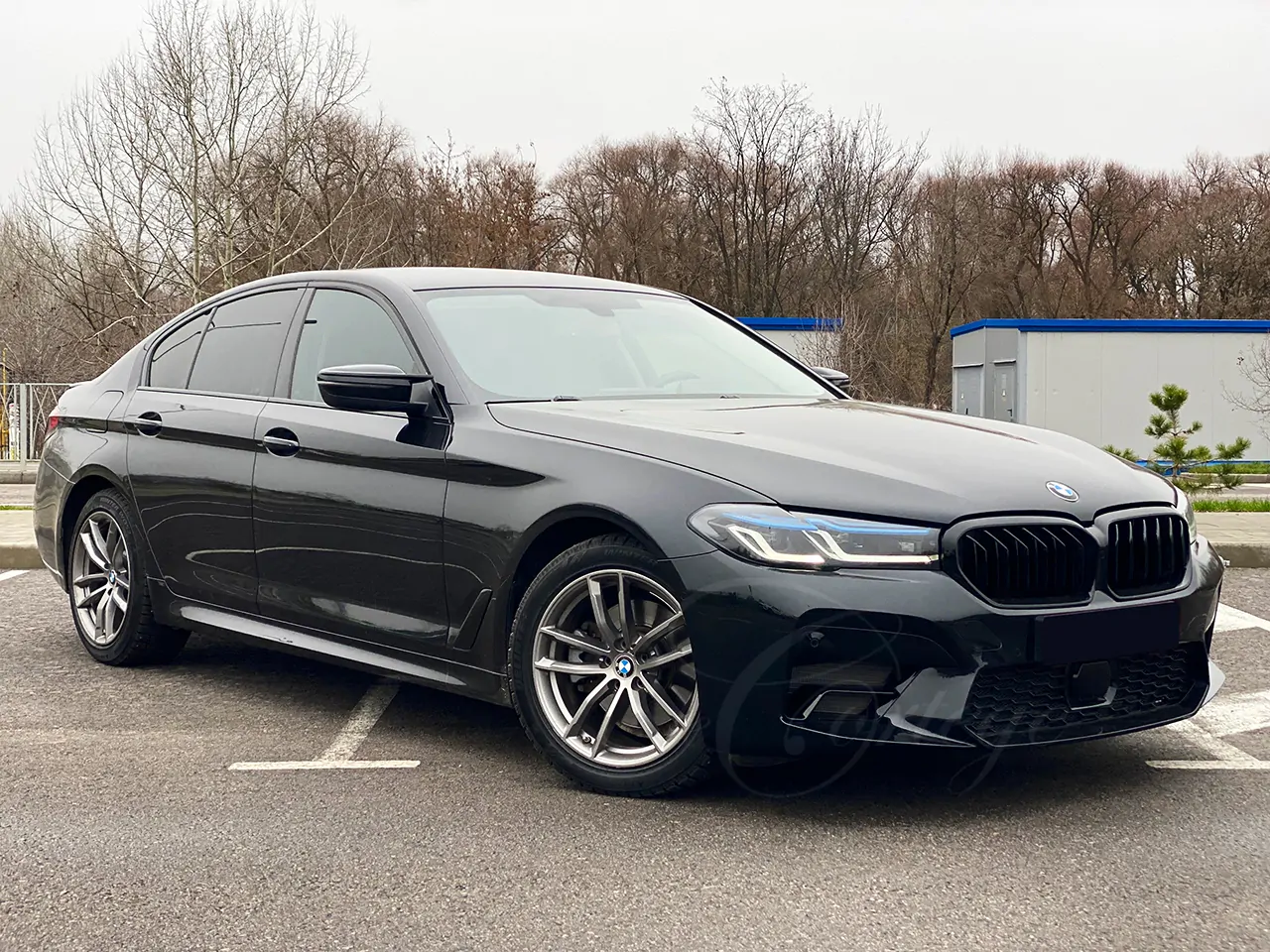 BMW-5 G30 R (black)