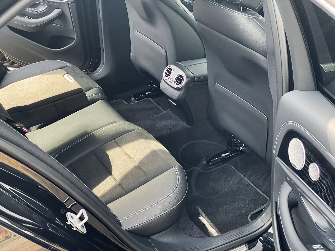 Mercedes-Benz E W213 R (black)
