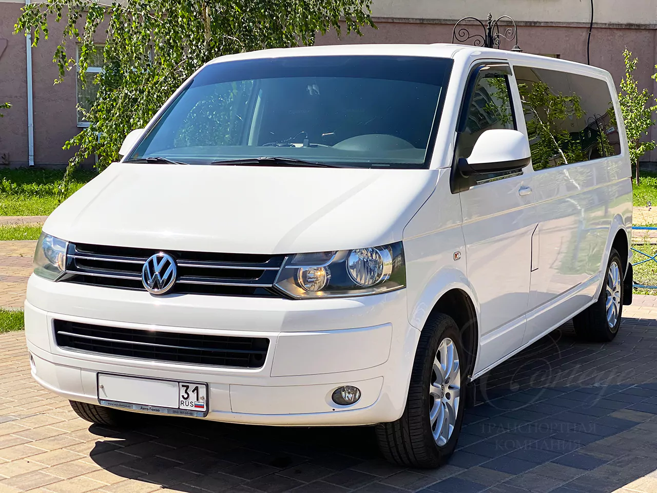 Volkswagen Caravelle (white, 8 seats)