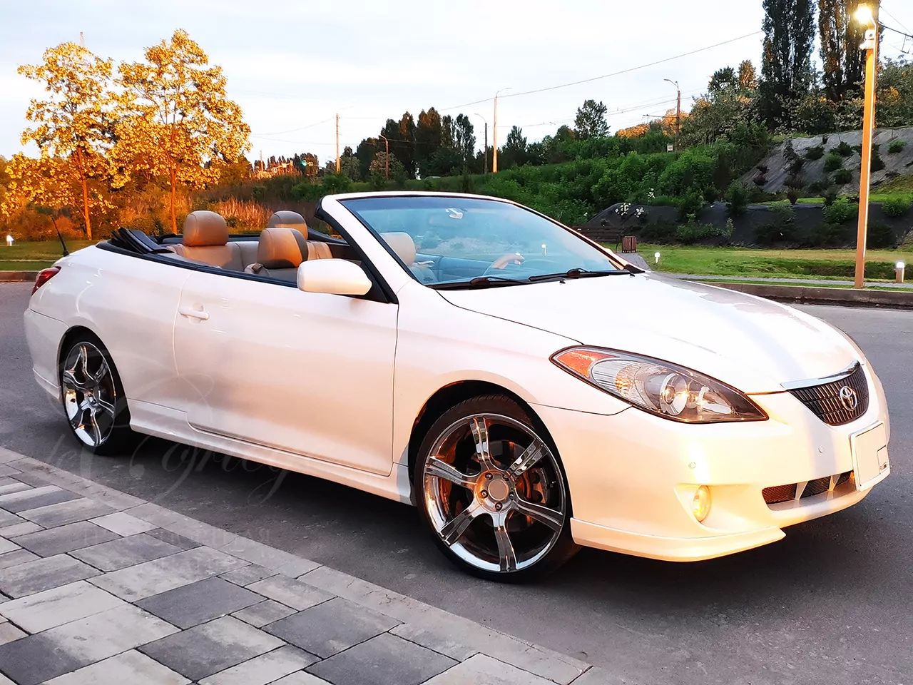 Toyota Solara cabrio (white)