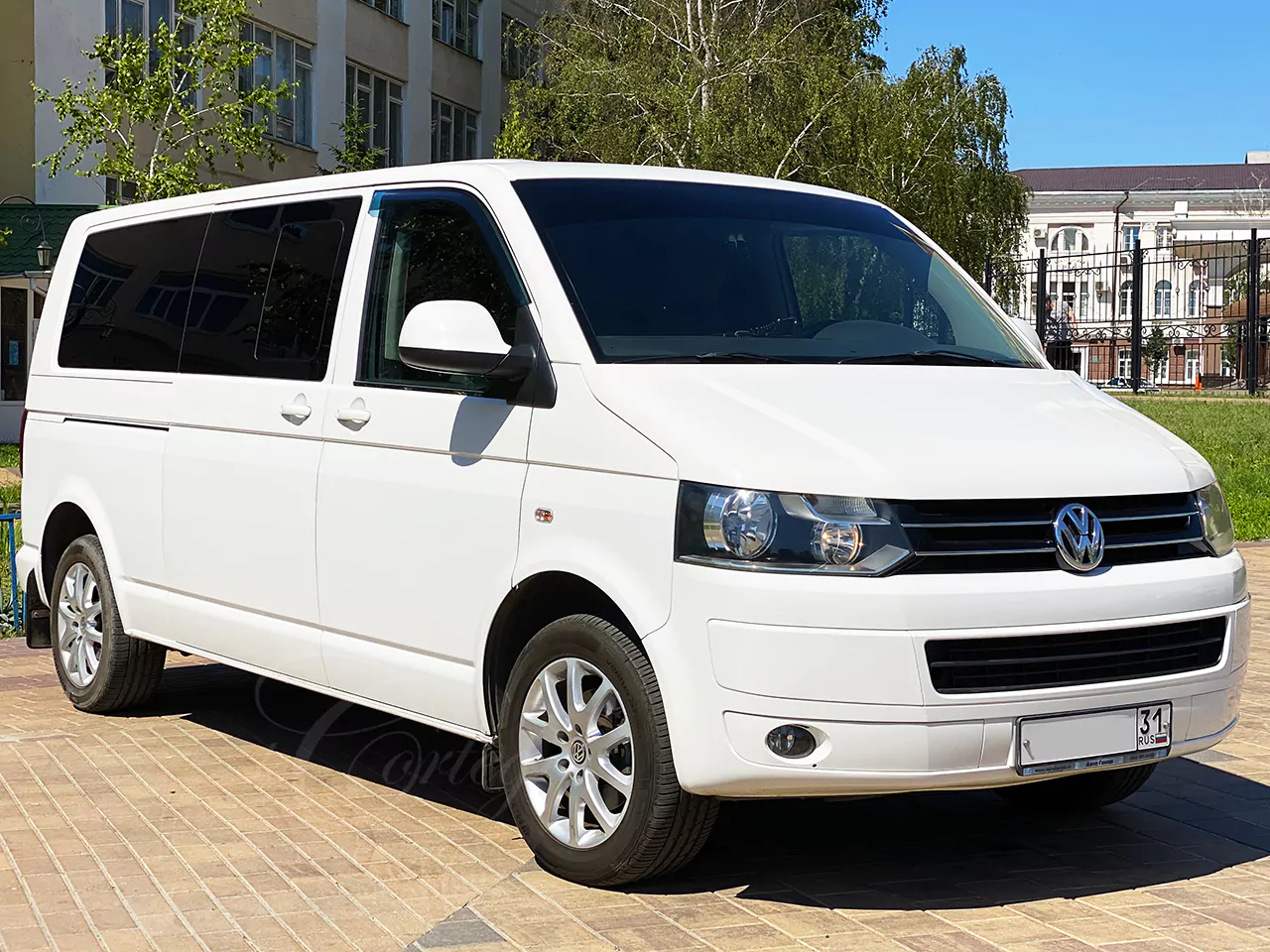 Volkswagen Caravelle (white, 8 seats)