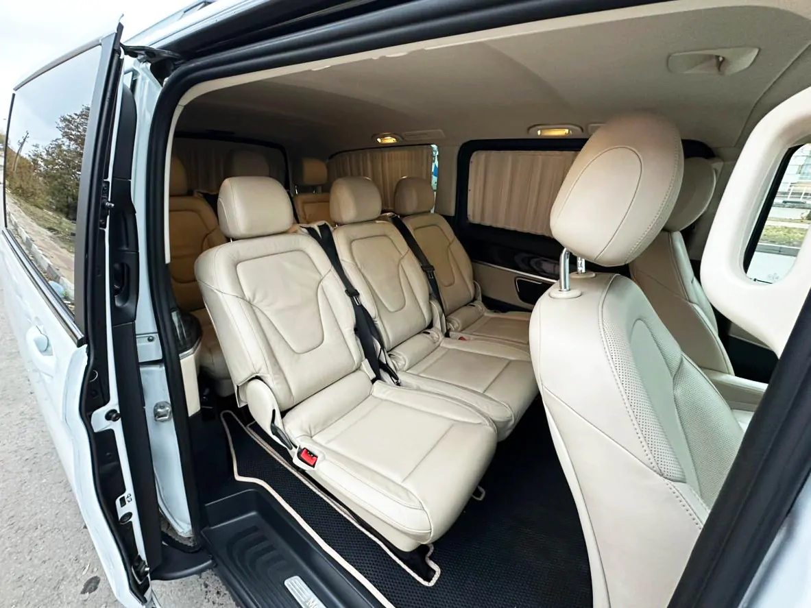 Mercedes-Benz V white (поездка по городу)