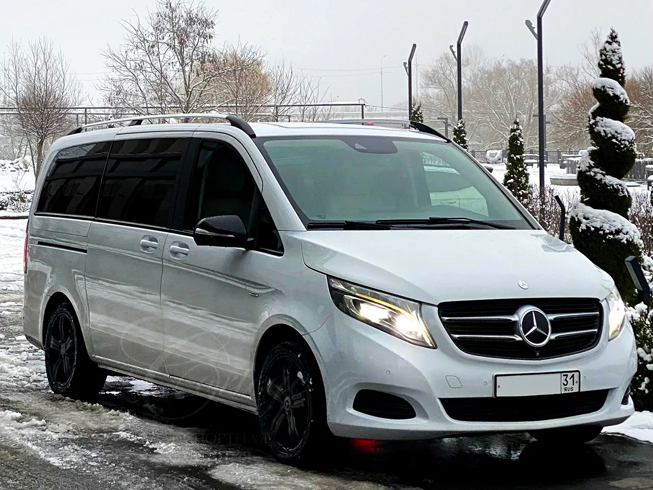 Mercedes-Benz V white (поездка по городу)