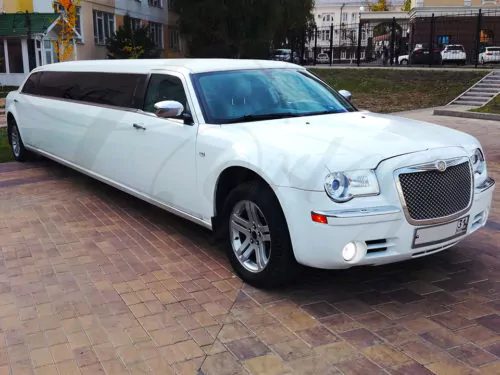 Лимузин Chrysler белый (на выписку из роддома)