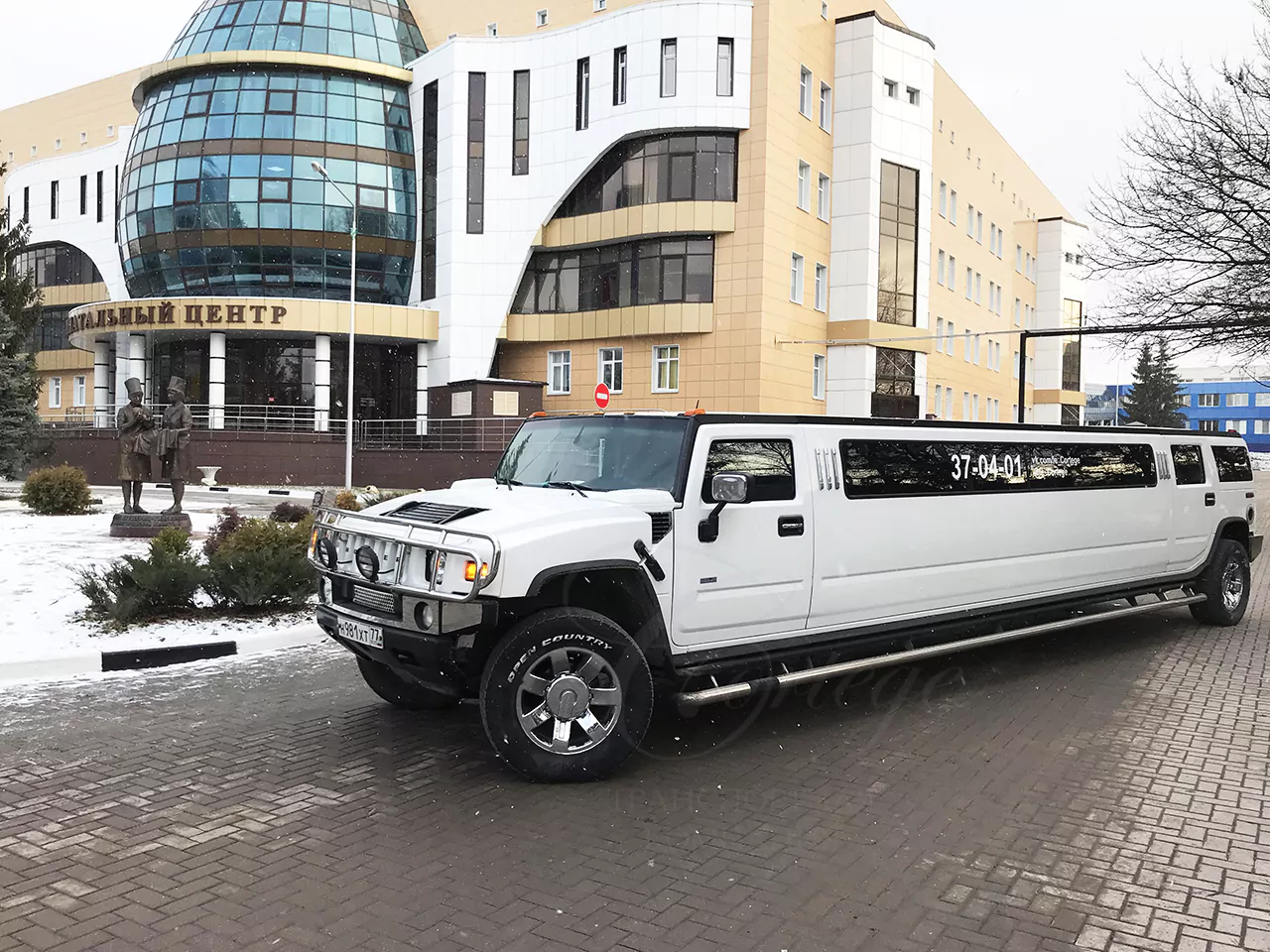 Лимузин Chrysler черный (на выписку из роддома)