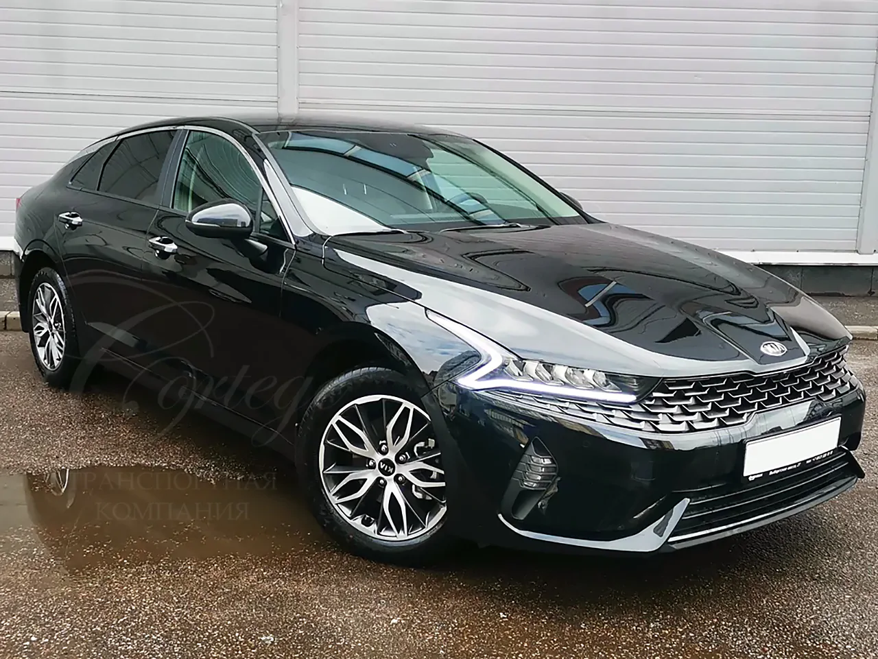 KIA K5 (black)
