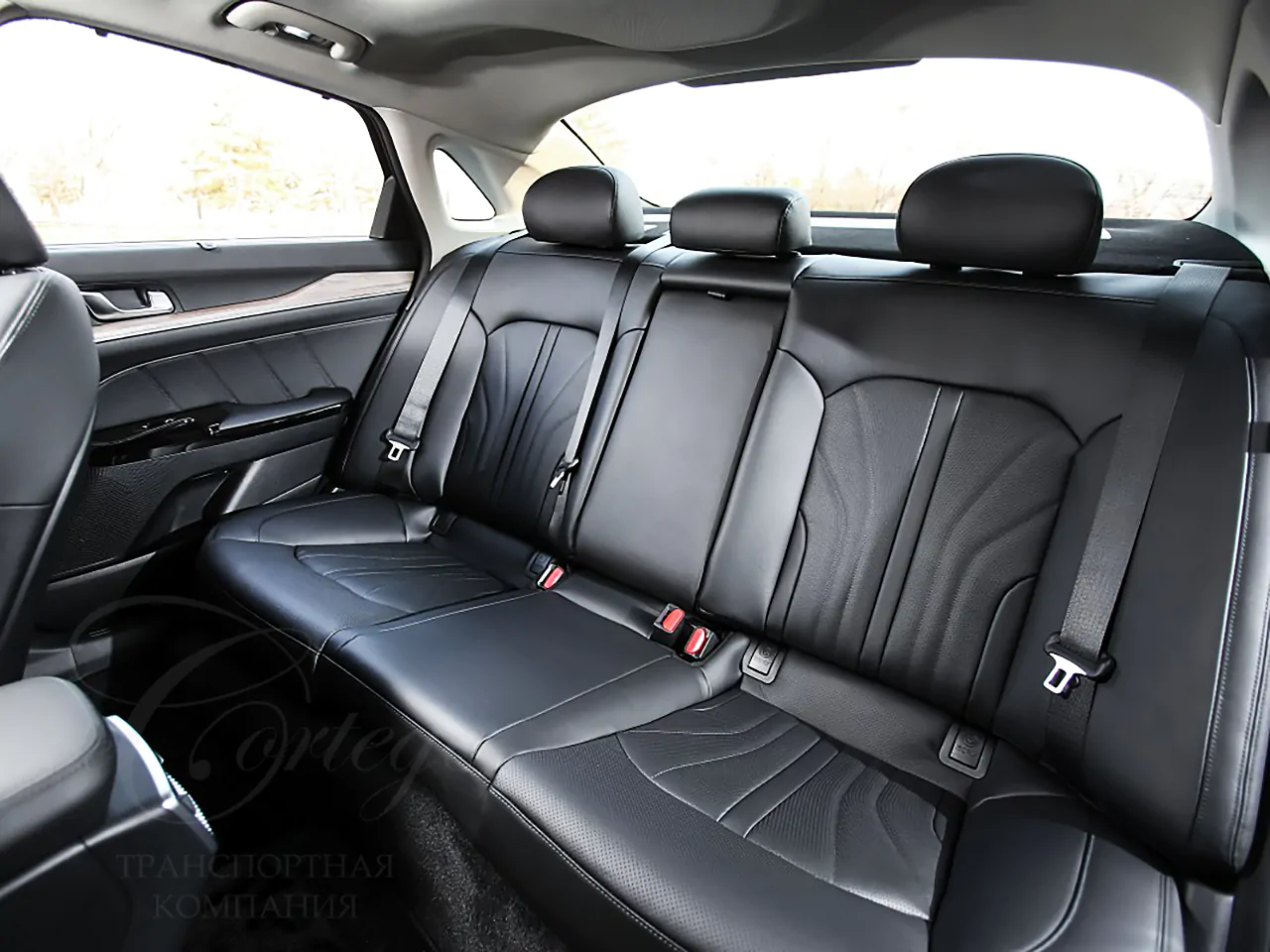 KIA K5 (black)