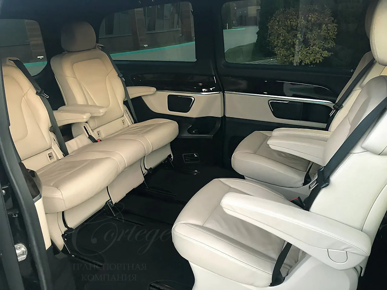 Mercedes-Benz V (white inside)