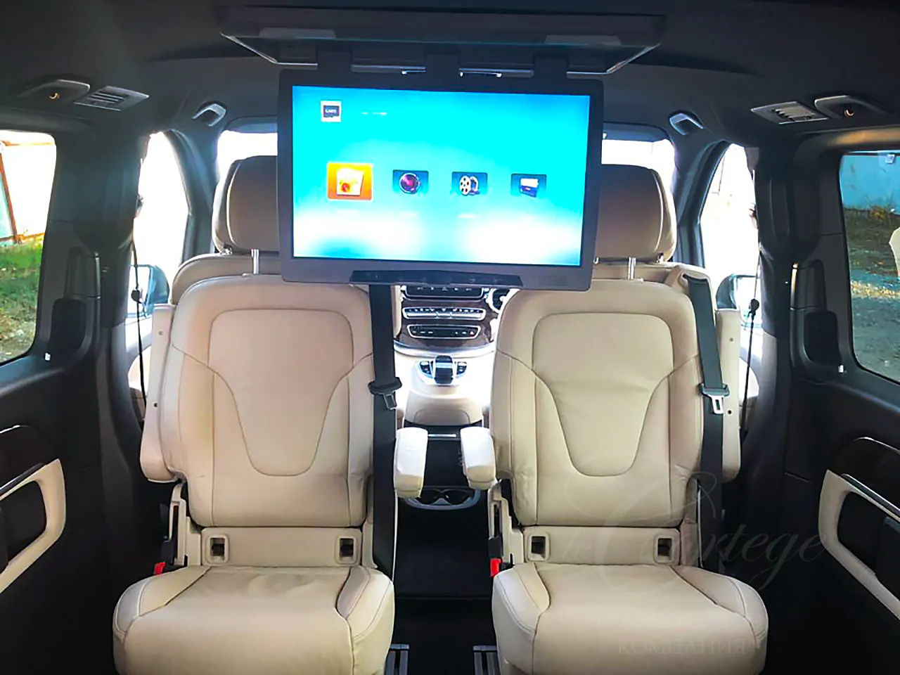 Mercedes-Benz V (white inside)