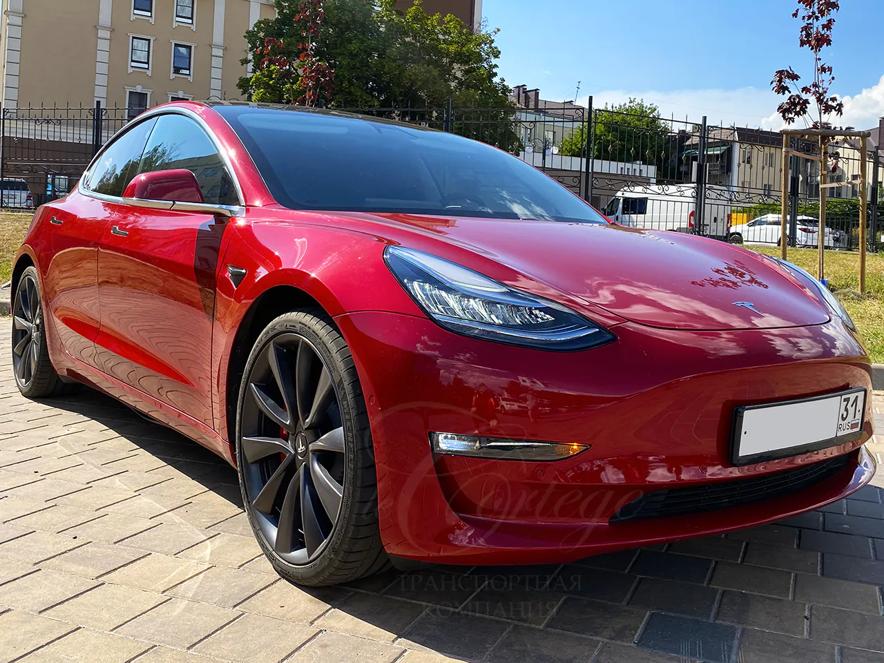 Tesla Model 3 (red)